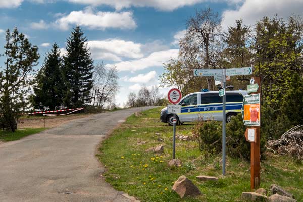 Bewachter Grenzbergang whrend der Coronakrise 2020 in Zinnwald-Georgenfeld