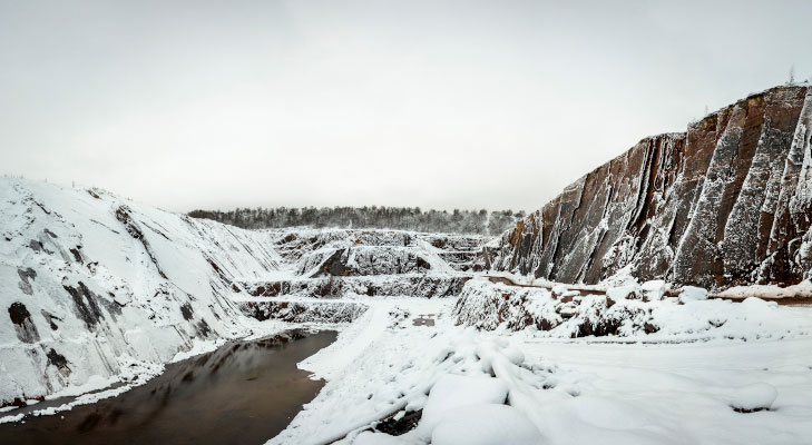 Tagebau bei Kamsdorf 2018 / Fotografie / Auflage 10 + 2 AP<br />(Tonschiefer aus dem Variszischen Gebirge, ca. 340 Mio. Jahre)